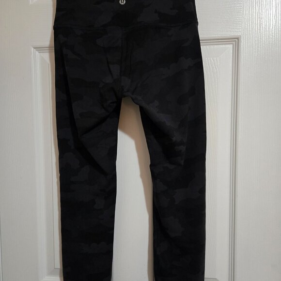 Wunder Train Contour Lululemon size 4 23" - Picture 3 of 5